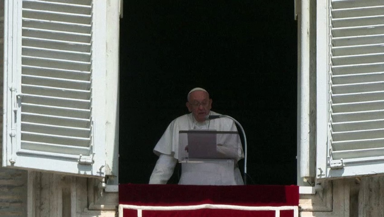 Cirurgia do papa Francisco é concluída 'sem complicações'