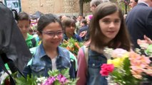 Un total de 600 niños de 19 colegios de Toledo participan en la tradicional ofrenda floral de Corpus