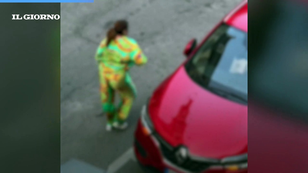 Milano, il furto sventato in corso Buenos Aires fuori da un negozio