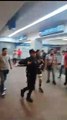 Vagoneros de la Línea 2 del Metro arman pelea; uno lanza navajazos