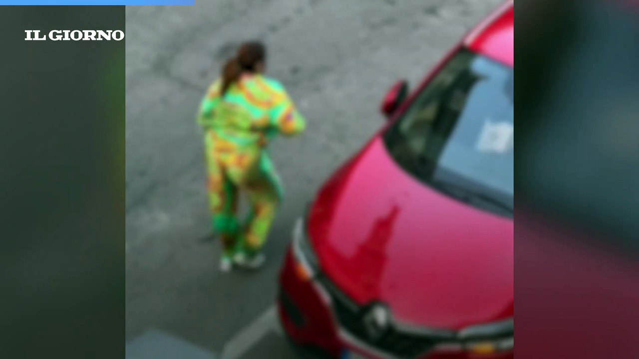 Furto in un negozio di moda di corso Buenos Aires sventato dalla guardia: ladra bloccata in strada