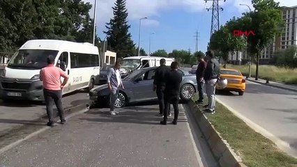 Collision frontale à Sancaktepe： 4 blessés