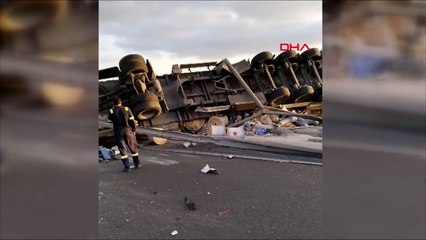 Çatalca'da tır otomobilin üzerine devrildi