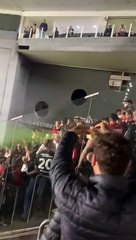 Hincha del Santos rompió billetes argentinos para burlarse de Newell's