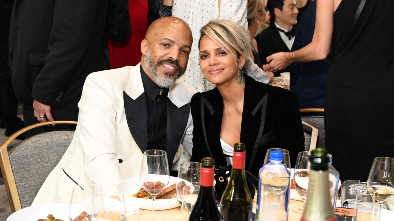 Halle Berry Went Makeup Free in a PDA Filled Selfie With Her Boyfriend Van Hunt