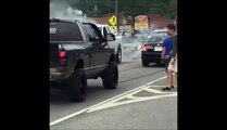 Ce conducteur fait une blague cruelle à un photographe... Pas sympa