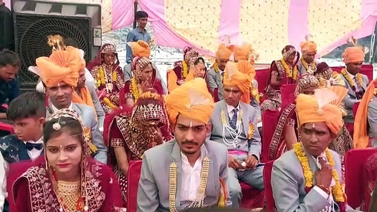 पुष्कर में परिणय सूत्र में बंधे 14 जोड़े