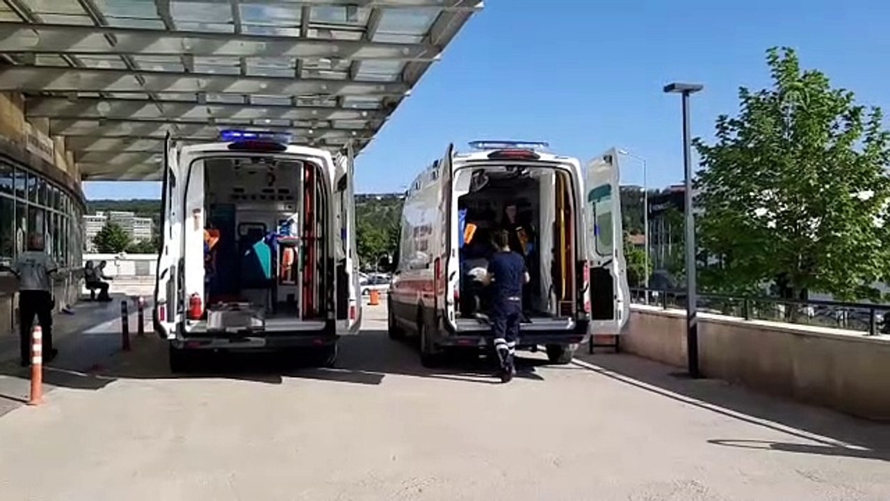 Otomobil ile motosikletin çarpışması sonucu 2 kişi yaralandı