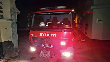 Une dépanneuse garée brûlée à Adana est devenue inutilisable