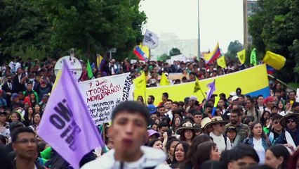 Petro clama por la aprobación de sus reformas ante miles de simpatizantes en Colombia