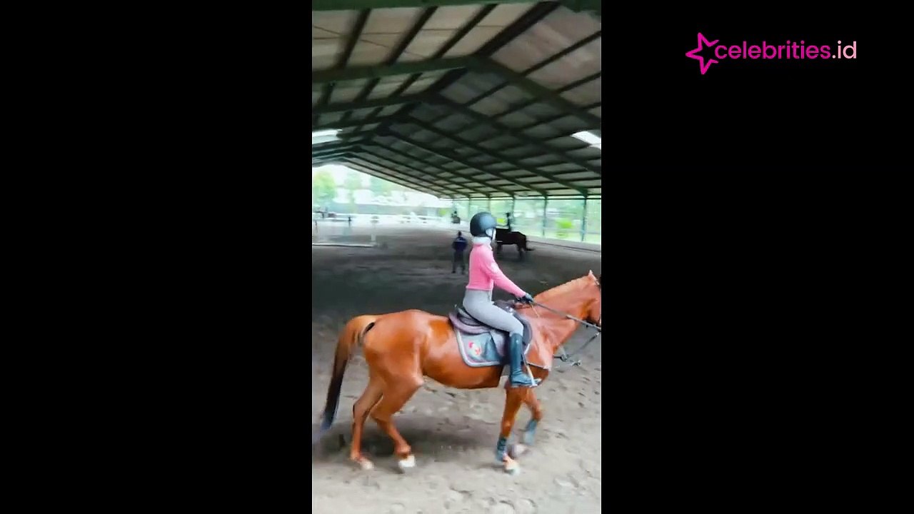 Intip Aksi Lesti Kejora yang Makin Jago Berkuda