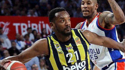Confusion en fin de match ! Anadolu Efes a battu Fenerbahçe et a pris la tête de la série