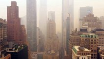 La fumée de l'incendie a rendu New York rouge ! Des millions ont du mal à respirer