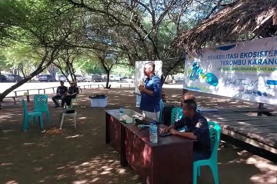 Kegiatan Rehabilitasi Terumbu Karang Pantai Wisata Oesina