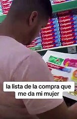 "Lo que ella diga": Hombre causa furor al ir al supermercado con una peculiar lista