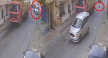 İstanbul’da korkutan olay: Bir kadın seyir halindeki araçtan yola atıldı