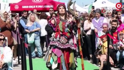 10 bin kapaktan yapılan elbise Guinness'e aday