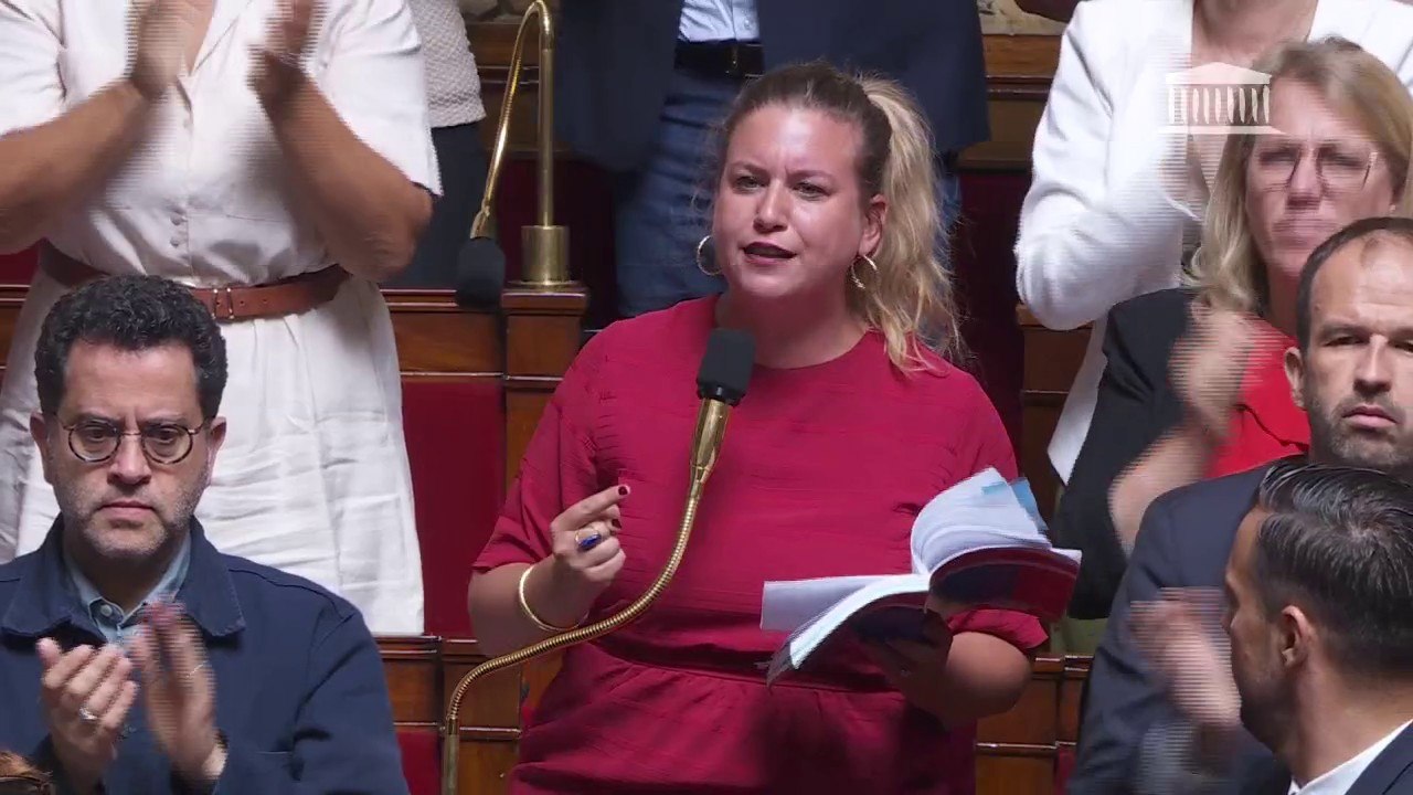 "Nous ce qui nous choque, c'est le coup de force qui est fait à la démocratie": Mathilde Panot (LFI) répond à Yaël Braun-Pivet