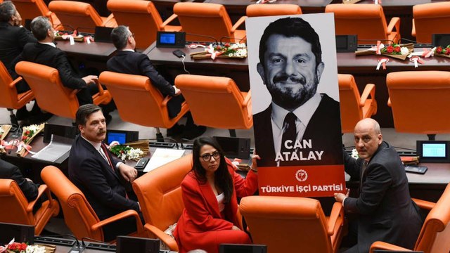 Hukuk meslek örgütleri Can Atalay için Çağlayan Adliyesi'nde açıklama yapıyor