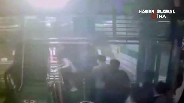 Can pazarı kamerada! Yürüyen merdiven ters yöne hareket etti... Çok sayıda yaralı var