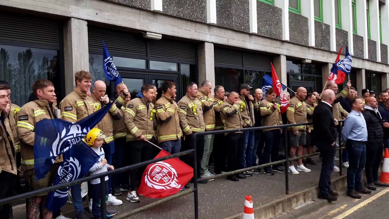 Firefighters protest over cuts to Fife stations