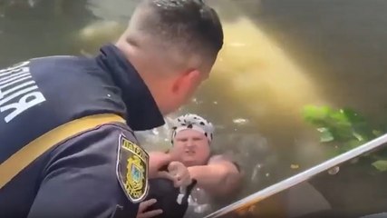 Cat rescued from devastating Kherson floods after damn collapse