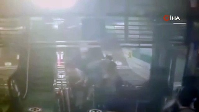 Yürüyen merdiven ters çalıştı: 14 yaralı