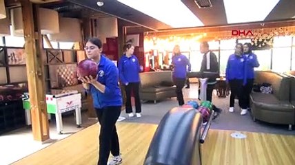 Hayalini kurduğu okulda, öğrencilere spor sevgisini aşılıyor