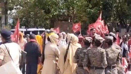 शेखपुरा में सीपीआई कार्यकर्ताओं ने प्रभारी डीएम से किया धक्का-मुक्की, दर्जनों लोग गिरफ्तार