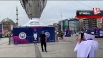 Taksim Meydanı’na dev Şampiyonlar Ligi kupası maketi getirildi