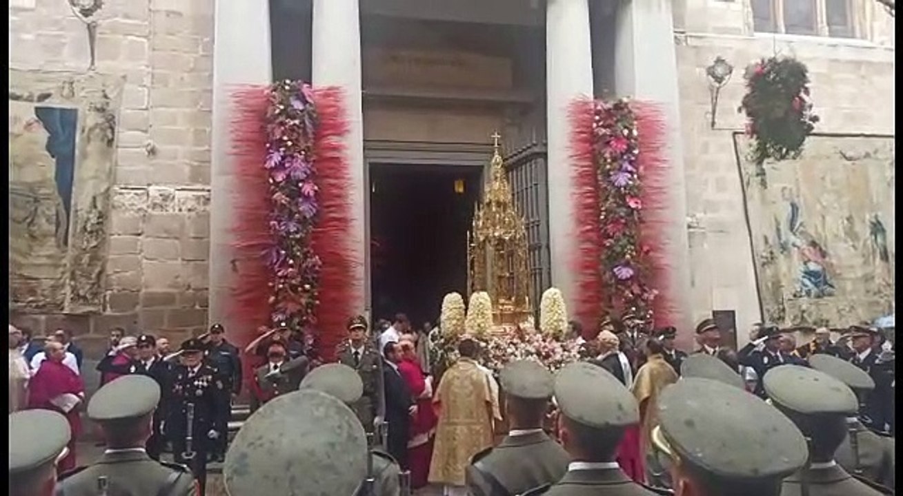 La Custodia entra en la Catedral