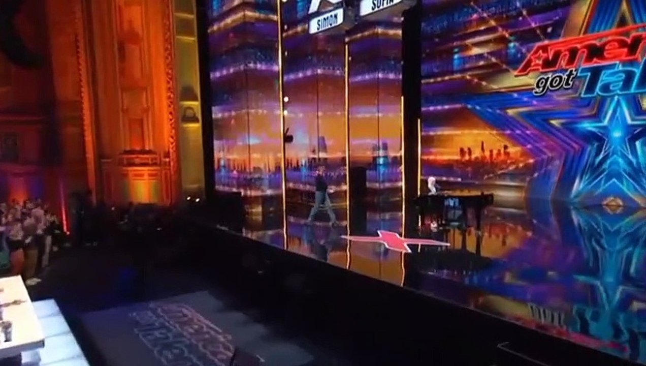 Golden Buzzer: Putri Ariani receives the GOLDEN BUZZER from Simon Cowell | Auditions 2023, Youtubeshorts, dailyshorts, googleshorts, ytshorts, dailymotion video, videoo,got, talent,