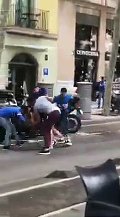 VÍDEO: Roban un reloj a un extranjero en la Rambla del Raval