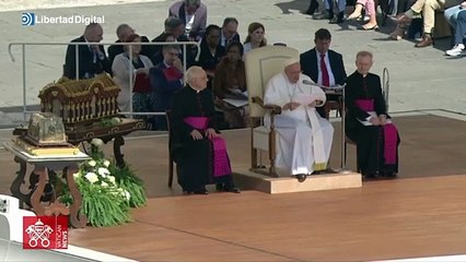 El Papa Francisco está "bien" y en estado "consciente" tras una operación de hernia