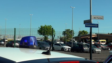 Bimba morta in auto a Roma, i rilievi nel parcheggio alla Cecchignola