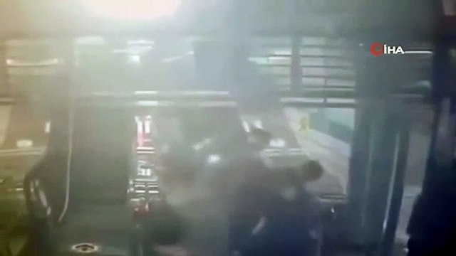 Güney Kore'de yürüyen merdiven ters yöne hareket etti: 14 yaralı