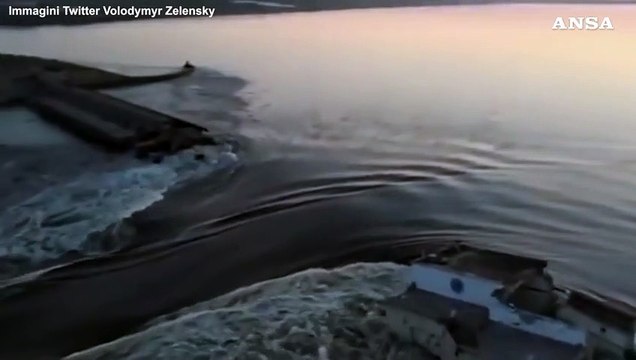 Ucraina, colpita la diga di Nova Kakhovka, nella regione di Kherson