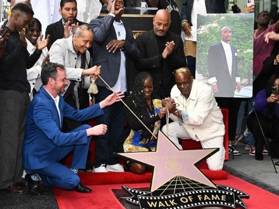 Hollywood Walk of Fame: Rapper Tupac Shakur mit Stern geehrt