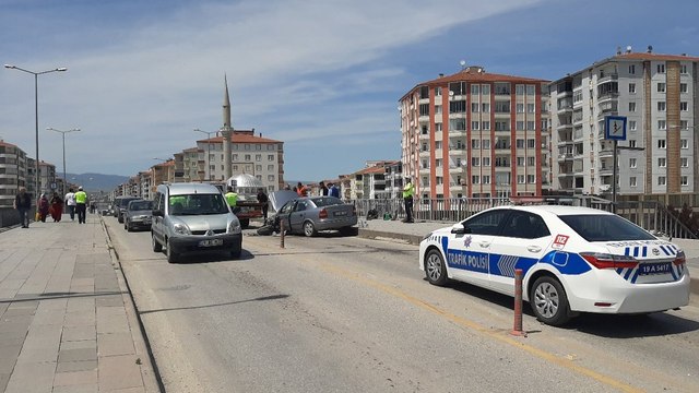 4 aracın karıştığı zincirleme trafik kazasında 8 kişi yaralandı
