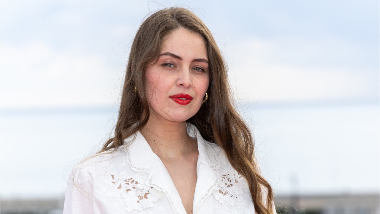 GALA VIDÉO - PHOTO - Marie-Ange Casta à Roland-Garros : sa ressemblance avec sa soeur Laeticia Casta est folle !