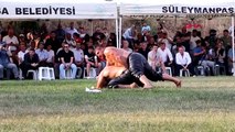 İsmail Koç est devenu le lutteur en chef de Hüseyin Pehlivan Oil Wrestling
