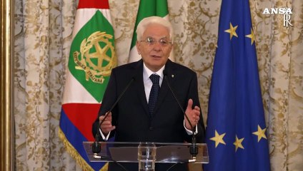 Mattarella: "Doveroso e meritorio soccorso a migranti in mare"