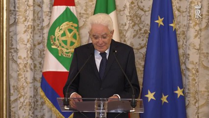 Mattarella: "Doveroso e meritorio soccorso a migranti in mare"