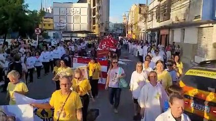 Celebrando Corpus Christi, fiéis percorrem ruas do Centro em procissão