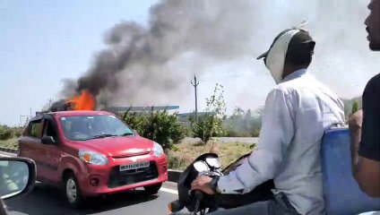 द बर्निंग ट्रक... ड्राइवर-क्लीनर ने कूदकर बचाई जान