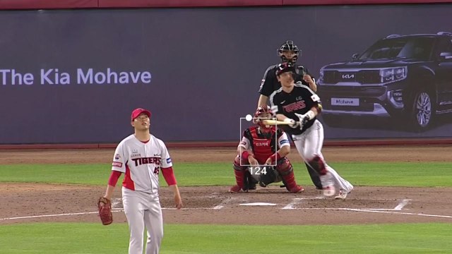 '홈런 선두' LG 포수 박동원, 생애 첫 월간 MVP 선정 / YTN