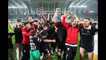 Promu en Super League, Pendikspor a soulevé le trophée avec enthousiasme