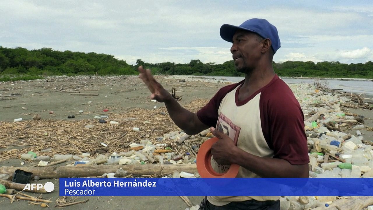Desechos hospitalarios, peligrosos "juguetes" en infesta playa de Venezuela