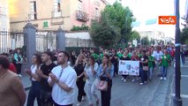 Il silenzio durante la fiaccolata per Giulia Tramontano a Sant'Antimo (Na)