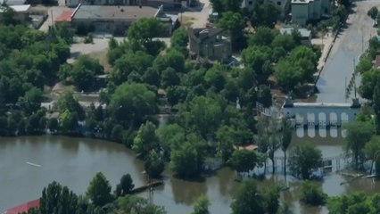 드론에 찍힌 우크라 댐 붕괴 현장...통째 사라진 마을 / YTN